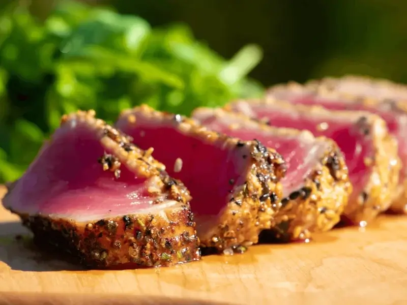 Photo plat tataki de thon rouge